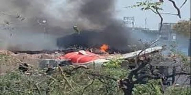Tragédia na Índia: aeronave com 242 pessoas cai em área residencial