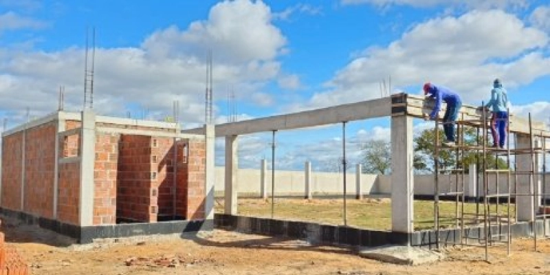 Obras do novo ginásio poliesportivo avançam em ritmo acelerado em Aparecida