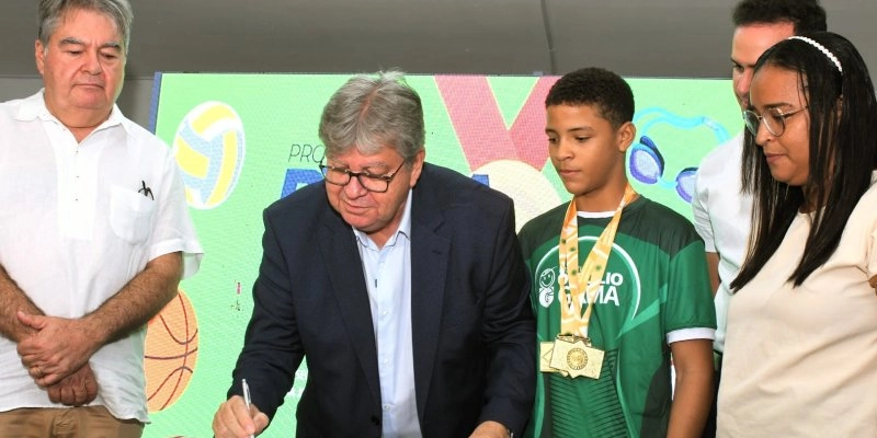 João Azevêdo contempla mais de 800 atletas, paratletas e técnicos com investimentos de R$ 7 milhões no Bolsa Esporte