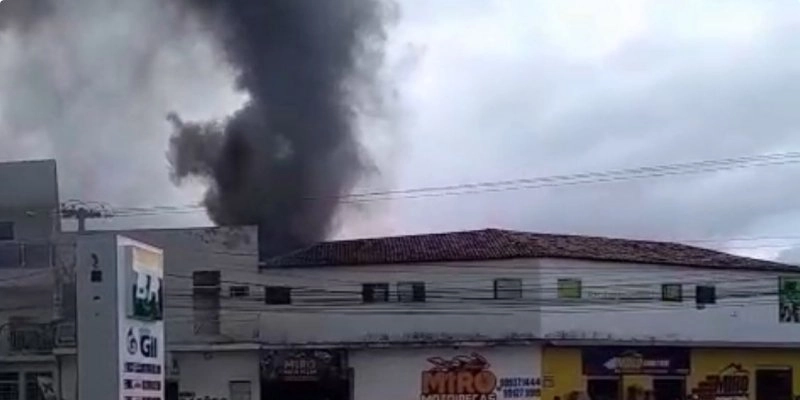 Jovem é encontrada carbonizada após incêndio em pousada em Sousa; causas estão sob investigação