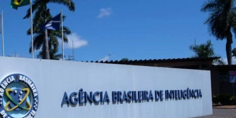 PF indicia Carlos Bolsonaro e Ramagem no inquérito da “Abin Paralela”