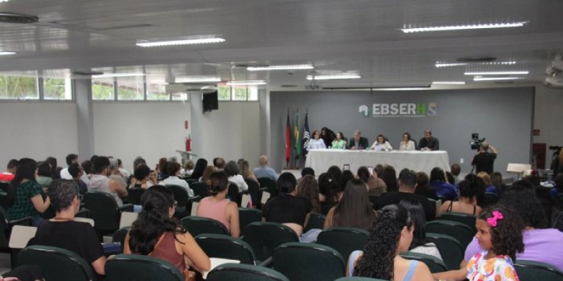 ALPB concede Diploma Napoleão Laureano à professora Maria de Fátima Sousa