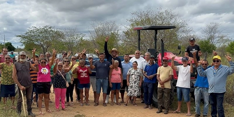 Com apoio de Victor Rabelo, Wellington Roberto amplia atuação nas comunidades rurais de Sousa, e entrega mais um Trator 