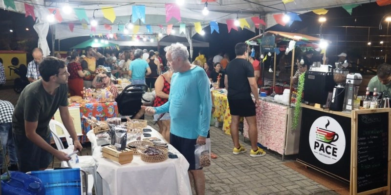 Feira Móvel do Produtor realiza edição de São João com forró e boas vendas no Parque Parahyba I
