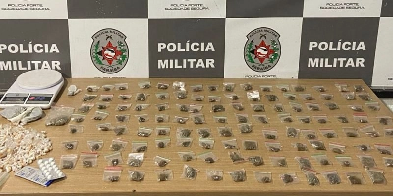 Ação da PM interrompe atividades do tráfico e aprende drogas