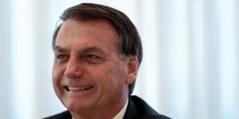 Bolsonaro sente mal-estar e retorna a Brasília; exames serão realizados na segunda-feira