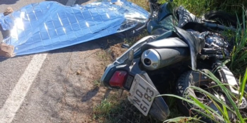 Jovem morre em colisão entre moto, ônibus e carro na PB-393