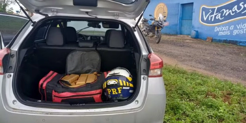 Carro roubado, drogas e dinheiro são apreendidos em ação da PRF na Paraíba