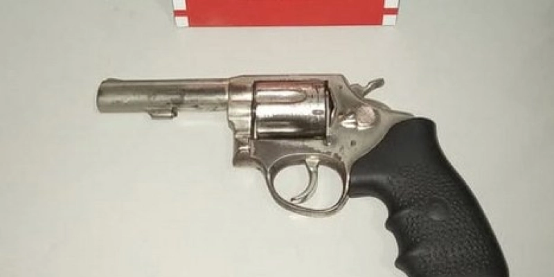 Acusado de efetuar disparos em via pública é preso pela Polícia Militar, no Sertão