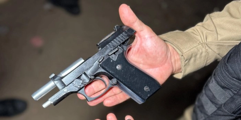 Polícia prende dupla por porte ilegal de arma que já tinha passagem por outros crimes