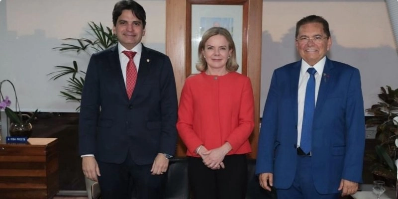 Adriano Galdino se reúne com Gleisi Hoffmann e articula aliança com Lula para 2026