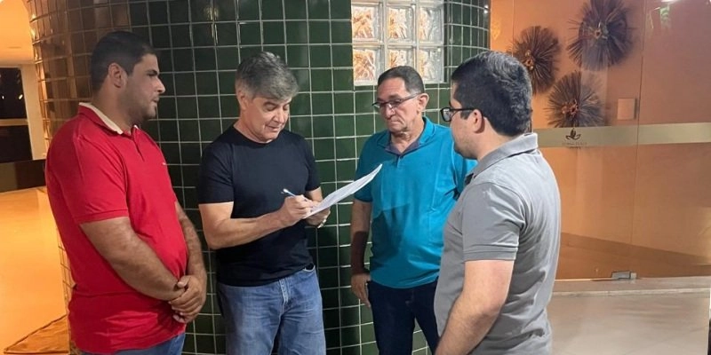 SOUSA: Projeto da ponte da Mãe D’Água é entregue a Wellington Roberto, que promete liberar recursos