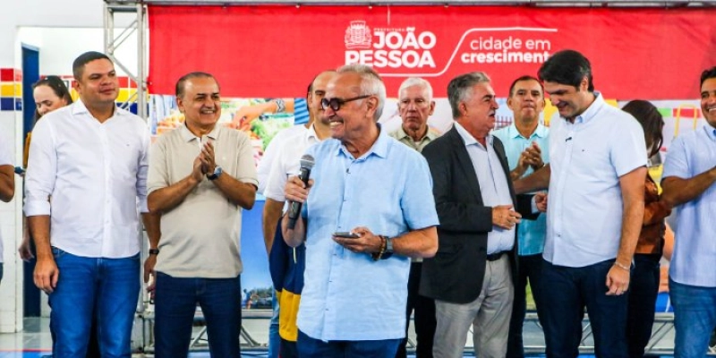 Cícero Lucena entrega Escola Virginius da Gama e anuncia intercâmbio para alunos no Reino Unido