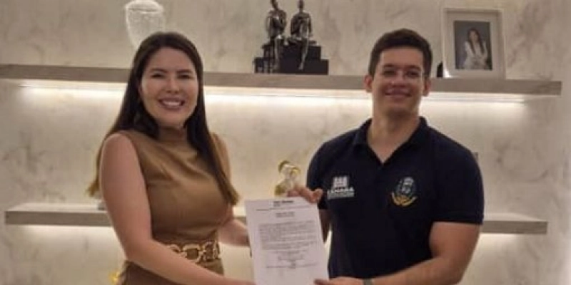 Câmara de Sousa empossa novo contador aprovado em concurso