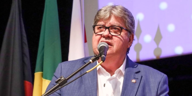 João Azevêdo entrega e visita obras de rodovias e preside plenária do ODE na região de Cajazeiras