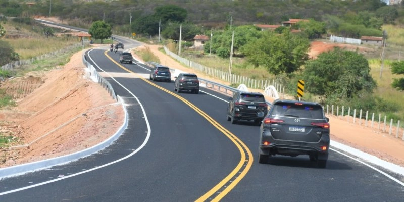 João Azevêdo entrega obras de infraestrutura rodoviária que somam mais de R$ 81,8 milhões em Cajazeiras, Serra Grande e São José de Piranhas