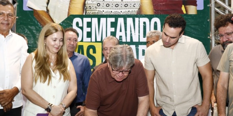 João Azevêdo assina ordem de serviço para construção da Cidade da Astronomia, em Carrapateira