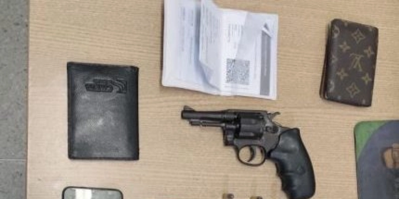 Polícia Militar prende acusado de assalto, e recupera carro e celulares