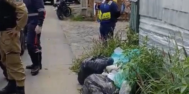 Feto humano é encontrado em sacola plástica entre lixo na Zona Sul de Cajazeiras; polícia investiga o caso