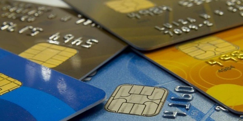 Mais da metade dos consumidores não controla gastos com cartão de crédito, aponta CNDL/SPC Brasil
