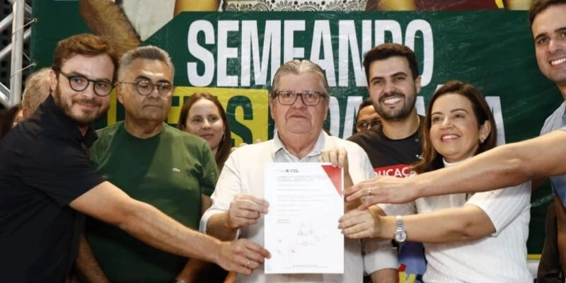 João Azevedo entrega R$ 20 milhões em investimentos durante ODE em Pombal