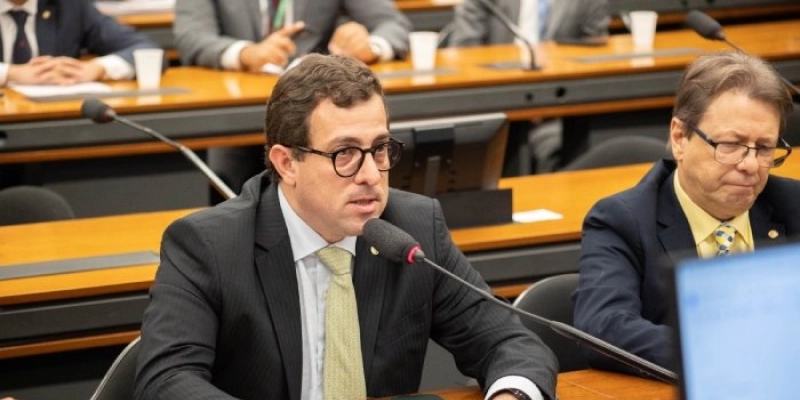 Gervásio Maia é reconhecido entre os “100 Cabeças” do Congresso Nacional