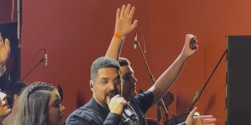 Encerramento do São Julho é marcado por mensagem de fé e louvor com o Pastor Tiago Lemos e a Banda Morada