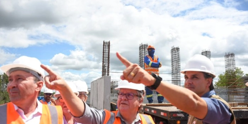 João Azevêdo inspeciona obras da Ponte do Futuro e destaca importância do investimento para a Região Metropolitana de João Pessoa