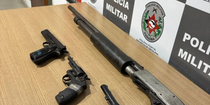PM localiza ‘abrigo do crime’ e apreende armas que eram usadas por facção na zona sul de JP