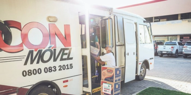 Ônibus do serviço itinerante do Procon-JP estaciona no Bairro São José neste sábado