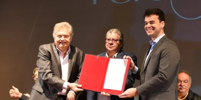 João Azevêdo assina convênios para ampliar assistência em saúde em Campina Grande e região