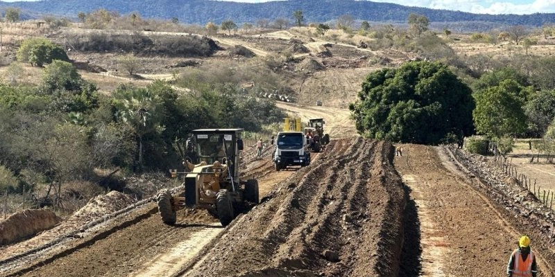 DER-PB  intensifica obras de pavimentação da rodovia que liga Coremas a Aguiar