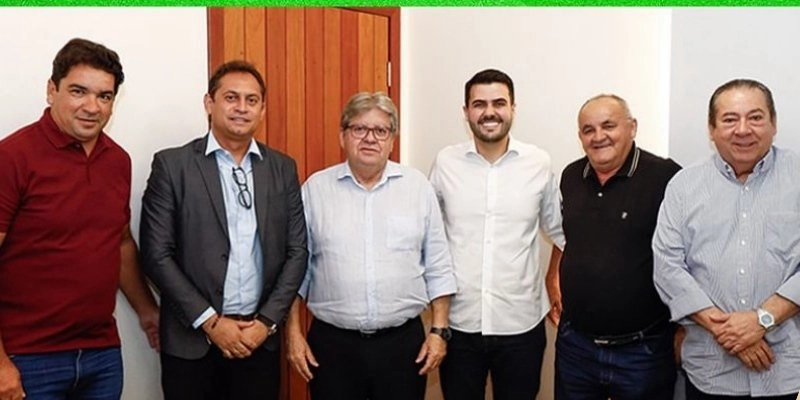 Prefeito de Lastro garante escola, ginásio e asfalto após audiência com João Azevêdo