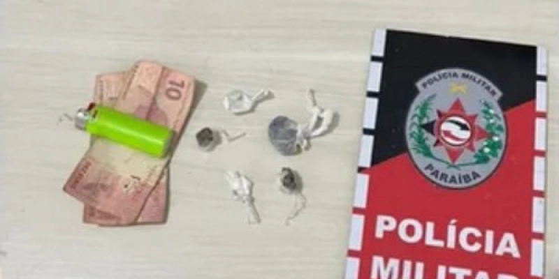 Polícia Militar apreende drogas e conduz suspeitos à Delegacia em Cajazeiras