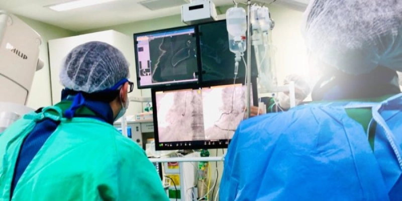 Hospital Metropolitano realiza procedimento inédito para desobstrução arterial complexa