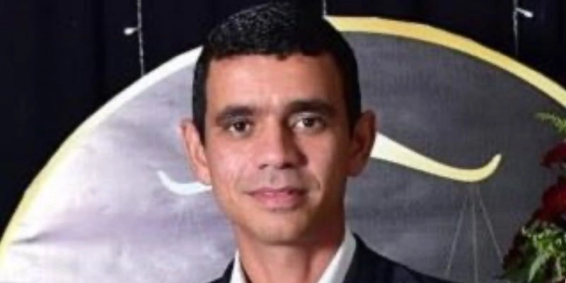 Prefeito Alberto de Braz regulariza salários e injeta R$ 1,5 milhão na economia de Santa Cruz