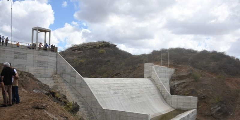 João Azevêdo entrega barragem de R$ 16 milhões e garante segurança hídrica de Pedra Lavrada e região