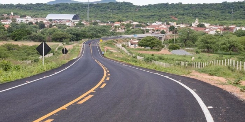 Lucas Ribeiro entrega obras viárias e inspeciona ações na Educação em São José de Espinharas e Cacimba de Areia 