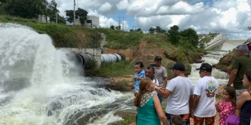 Águas do São Francisco chegam a Cajazeiras e seguem rumo ao Rio Grande do Norte