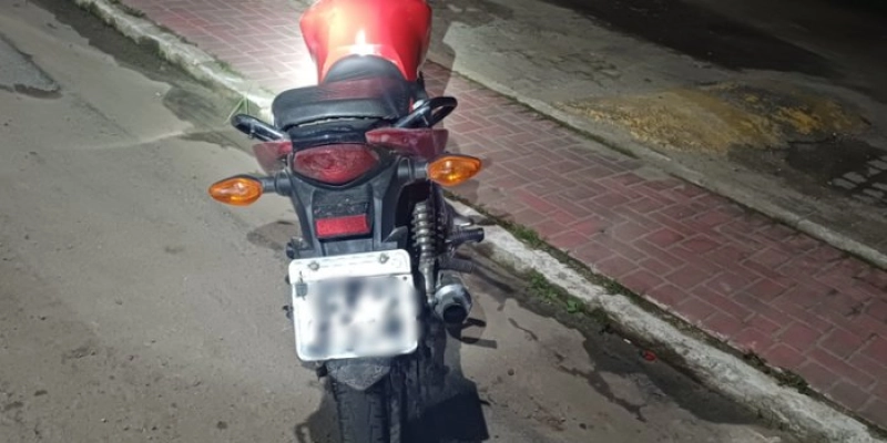 PRF apreende moto adulterada conduzida por adolescente