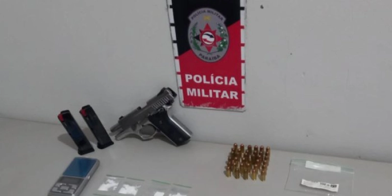Três armas apreendidas, tornozelado e mais um acusado são presos pela PM