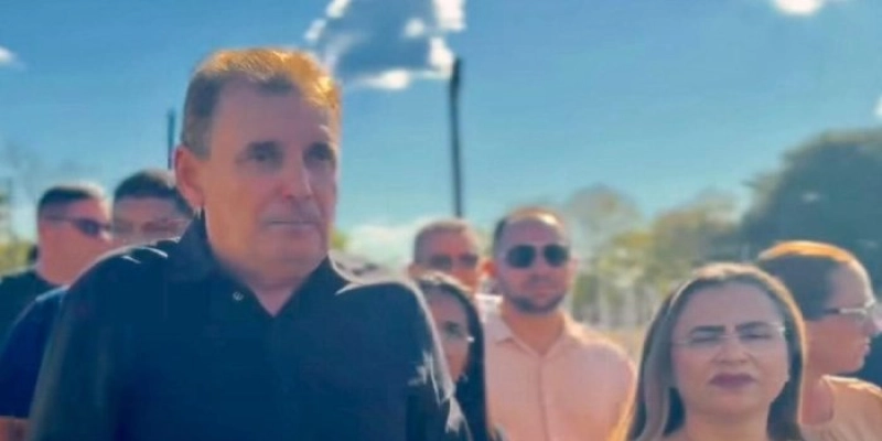 Chico Mendes celebra pavimentação que liga portal à entrada de São Domingos