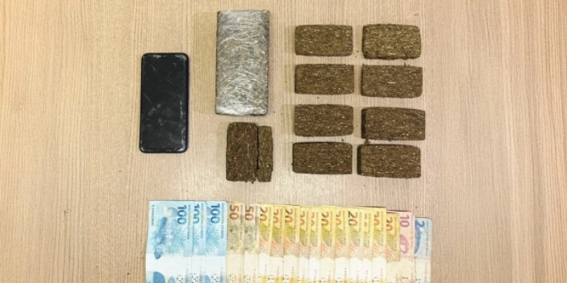 Polícia Militar prende dupla por tráfico de drogas em Massaranduba