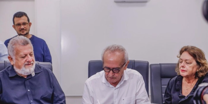 Cícero Lucena autoriza construção do Residencial Rio Jaguaribe, entrega chaves do ‘Compra Assistida’ e títulos de regularização fundiária