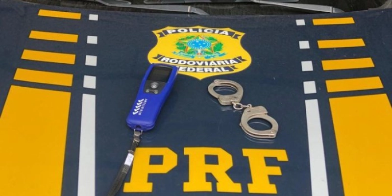 PRF detém homem por adulteração de veículo e idoso por embriaguez ao volante na Paraíba
