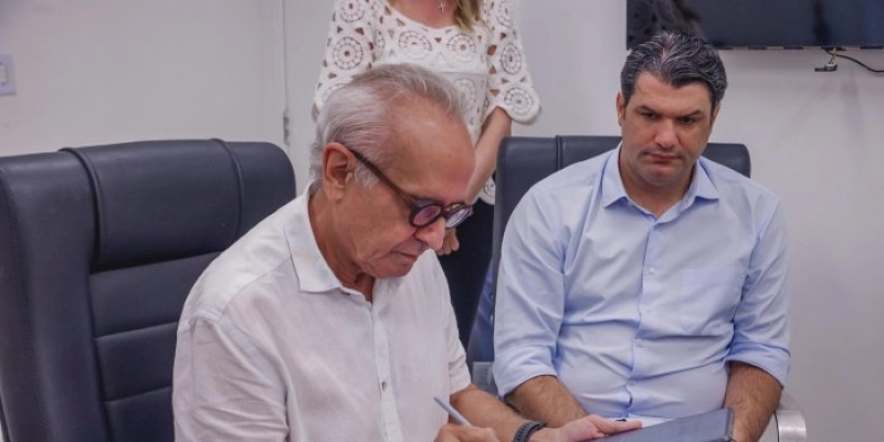 Cícero Lucena firma convênio com a UFPB e garante 60 vagas de mestrado para professores da Rede Municipal de Ensino