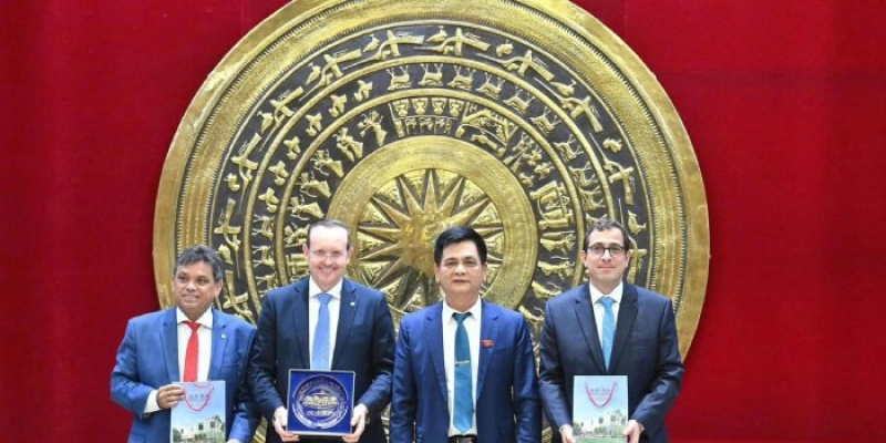 Gervásio Maia representa a Câmara dos Deputados em missão oficial no Vietnã