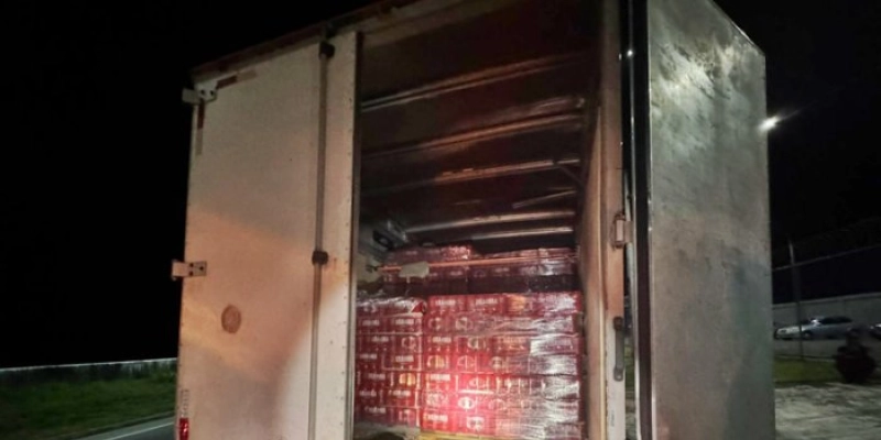 PRF apreende moto adulterada e flagra carga irregular de cerveja em fiscalizações