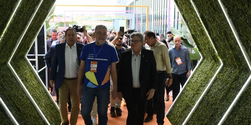 João Azevêdo participa de abertura da Feira do Empreendedor e destaca importância do Centro de Convenções de Campina Grande para atração de grandes eventos
