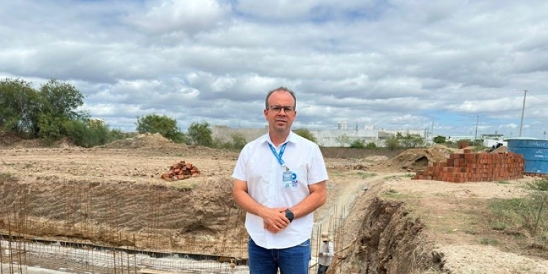 Em Sousa, com investimento de mais de meio milhão de reais, DAESA inicia construção de fossa séptica com tratamento dos dejetos